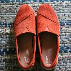 Orange Toms